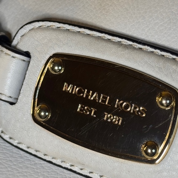 Michael Kors Hamilton Cream Shoulder Bag - Picture 6 of 13